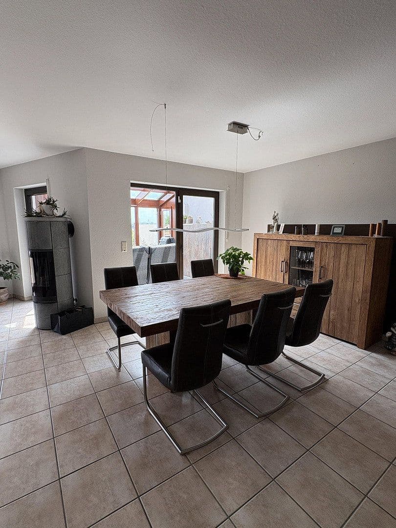 Prodej domu 160 m², pozemek 391 m², Neuwied, Porýní-Falc Prodej domu 160 m², pozemek 391 m², Neuwied, Porýní-Falc