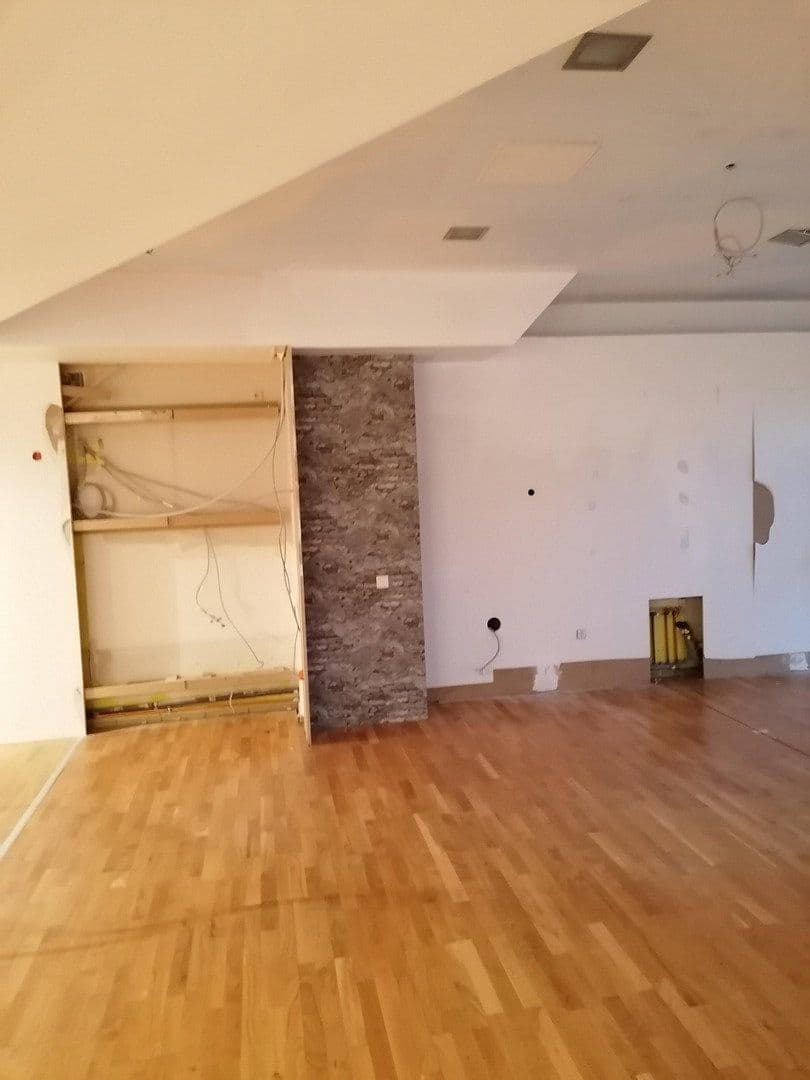 Pronájem nebytového prostoru 350 m², Ludweilerstraße 18+20, Großrosseln, Země Sársko Pronájem nebytového prostoru 350 m², Ludweilerstraße 18+20, Großrosseln, Země Sársko