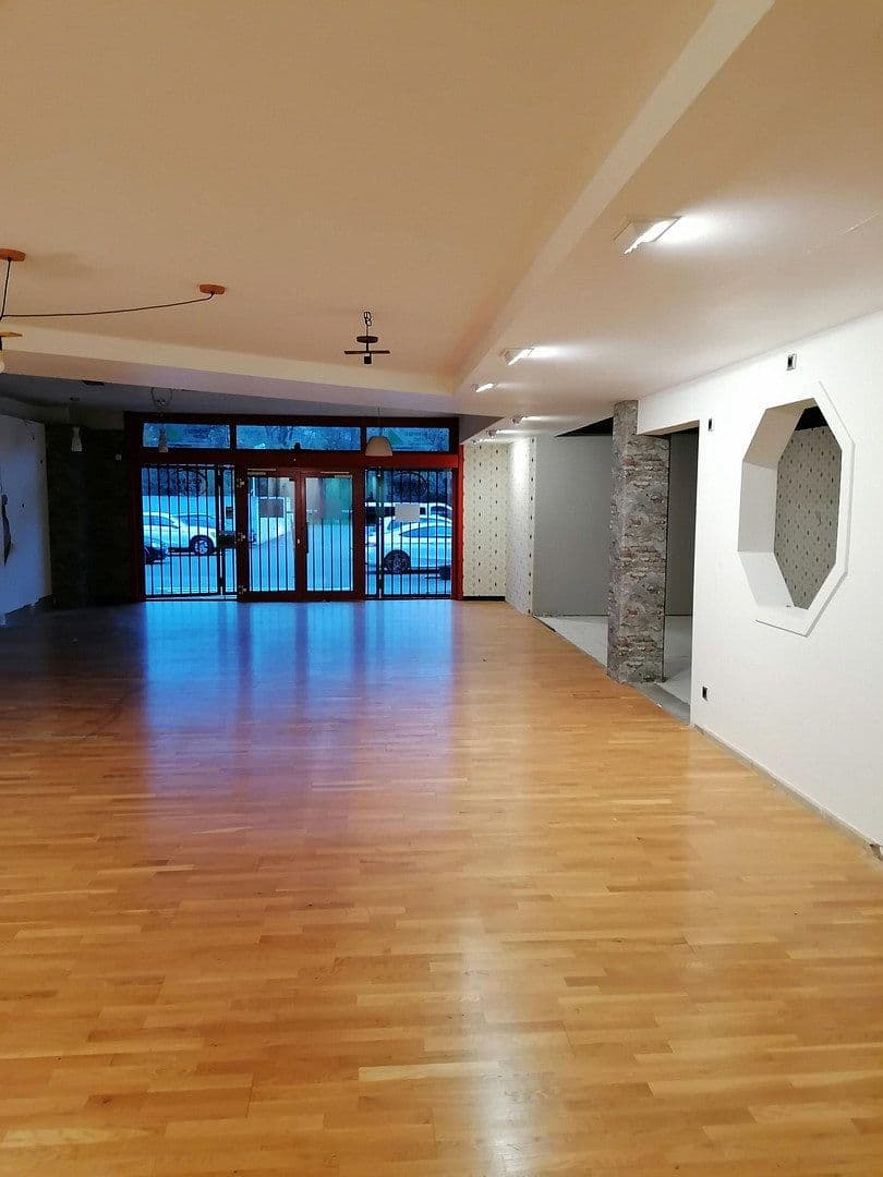 Pronájem nebytového prostoru 350 m², Ludweilerstraße 18+20, Großrosseln, Země Sársko Pronájem nebytového prostoru 350 m², Ludweilerstraße 18+20, Großrosseln, Země Sársko