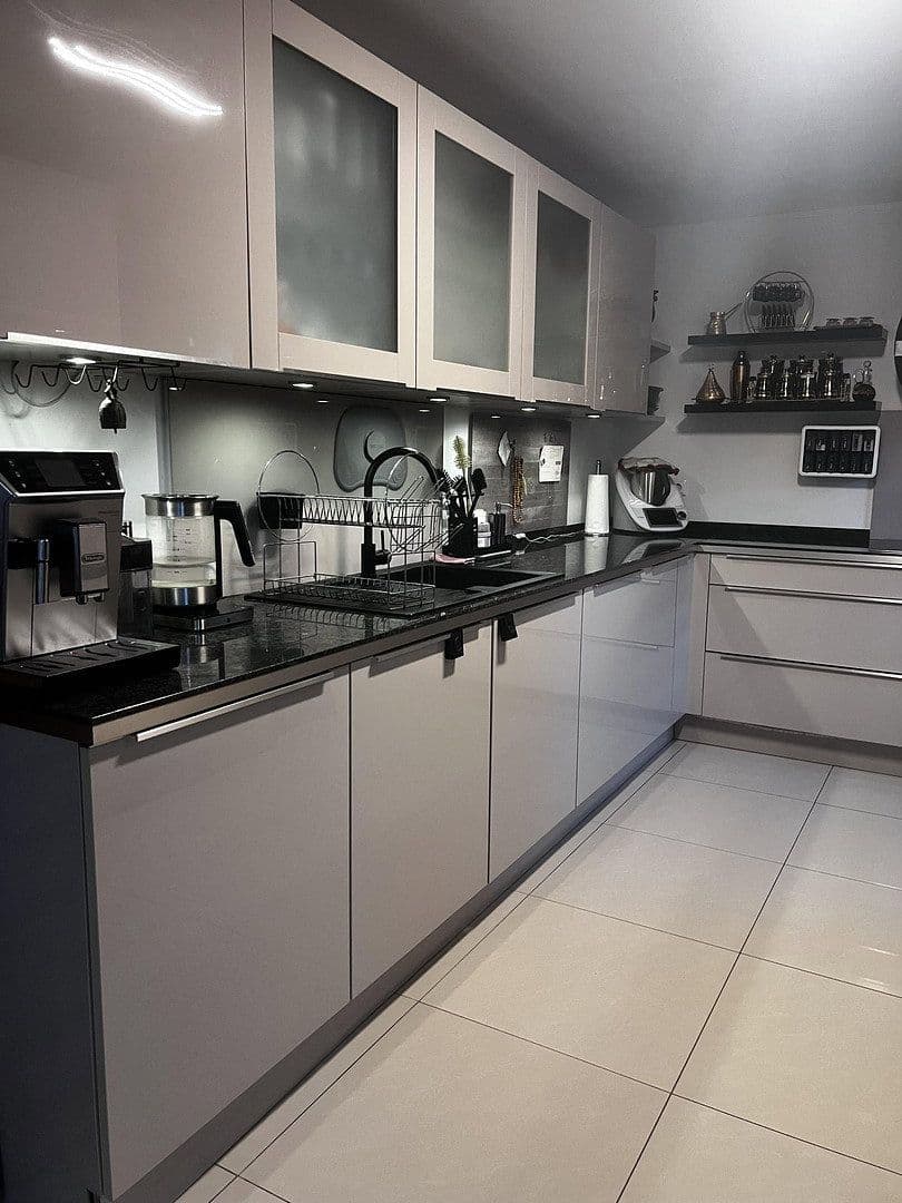Prodej domu 220 m², pozemek 560 m², Dorfstraße 119, Tangstedt, Šlesvicko-Holštýnsko Prodej domu 220 m², pozemek 560 m², Dorfstraße 119, Tangstedt, Šlesvicko-Holštýnsko