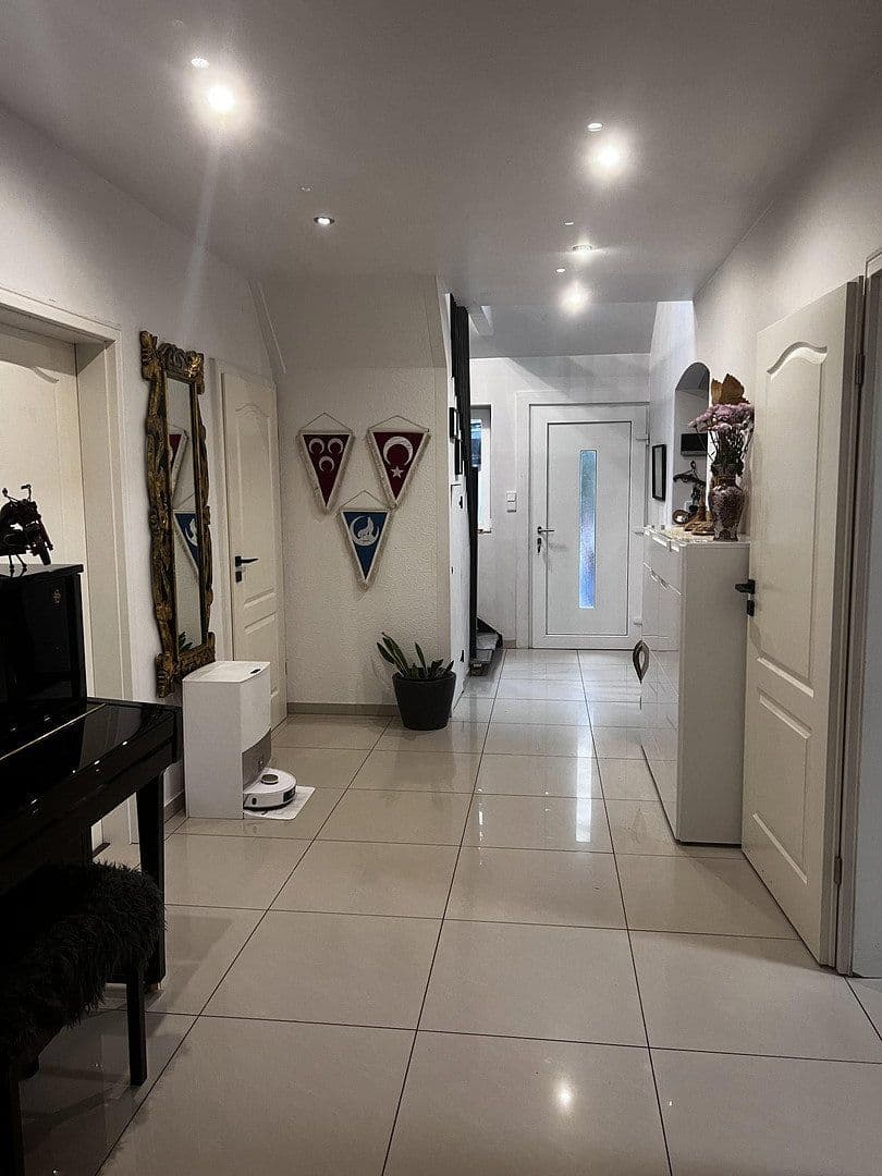 Prodej domu 220 m², pozemek 560 m², Dorfstraße 119, Tangstedt, Šlesvicko-Holštýnsko Prodej domu 220 m², pozemek 560 m², Dorfstraße 119, Tangstedt, Šlesvicko-Holštýnsko