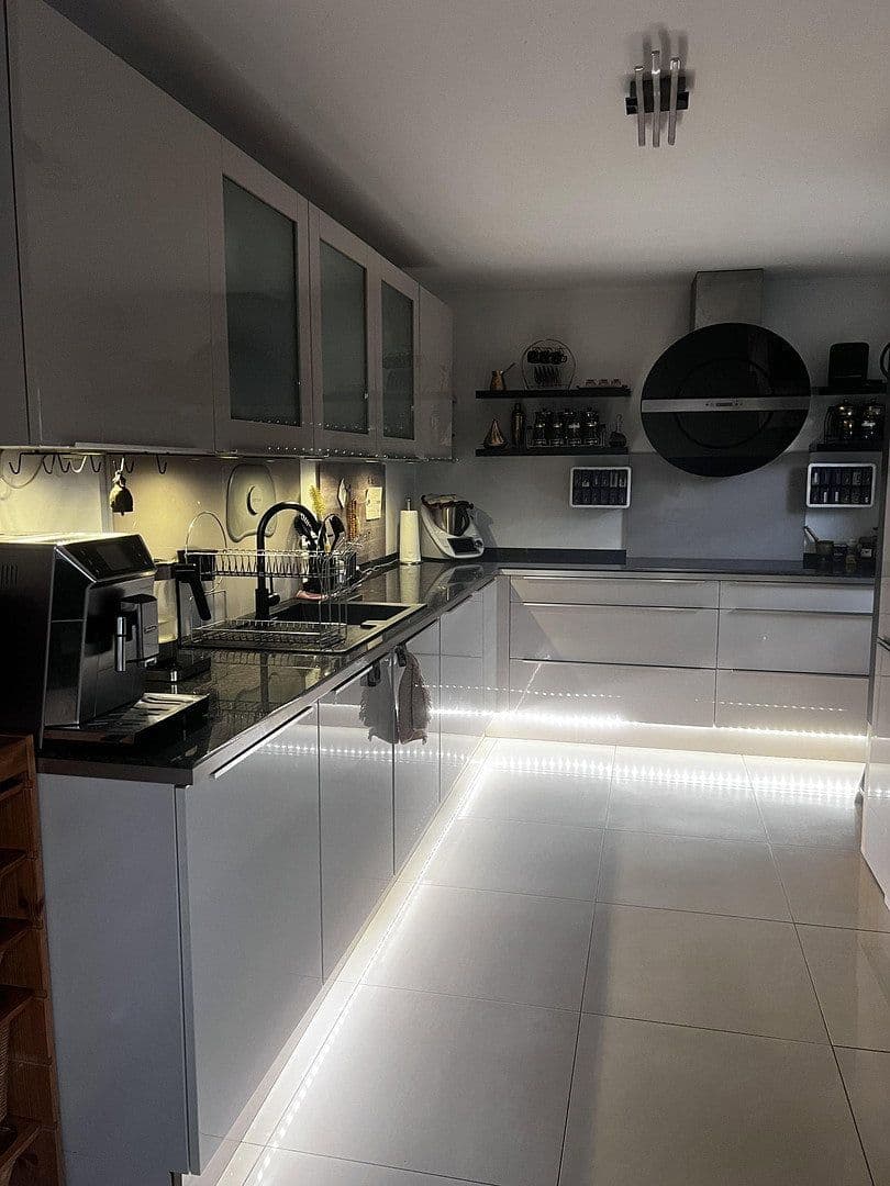 Prodej domu 220 m², pozemek 560 m², Dorfstraße 119, Tangstedt, Šlesvicko-Holštýnsko Prodej domu 220 m², pozemek 560 m², Dorfstraße 119, Tangstedt, Šlesvicko-Holštýnsko