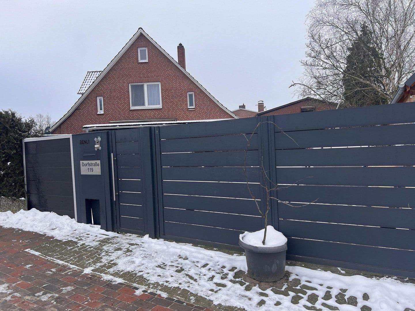 Prodej domu 220 m², pozemek 560 m², Dorfstraße 119, Tangstedt, Šlesvicko-Holštýnsko Prodej domu 220 m², pozemek 560 m², Dorfstraße 119, Tangstedt, Šlesvicko-Holštýnsko