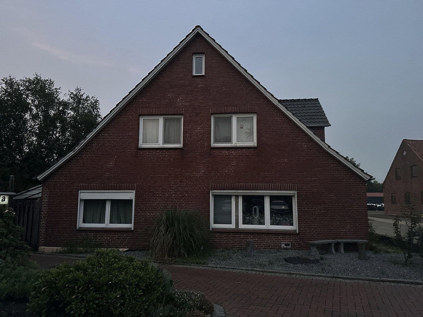 Prodej domu 220 m², pozemek 560 m², Dorfstraße 119, Tangstedt, Šlesvicko-Holštýnsko Prodej domu 220 m², pozemek 560 m², Dorfstraße 119, Tangstedt, Šlesvicko-Holštýnsko