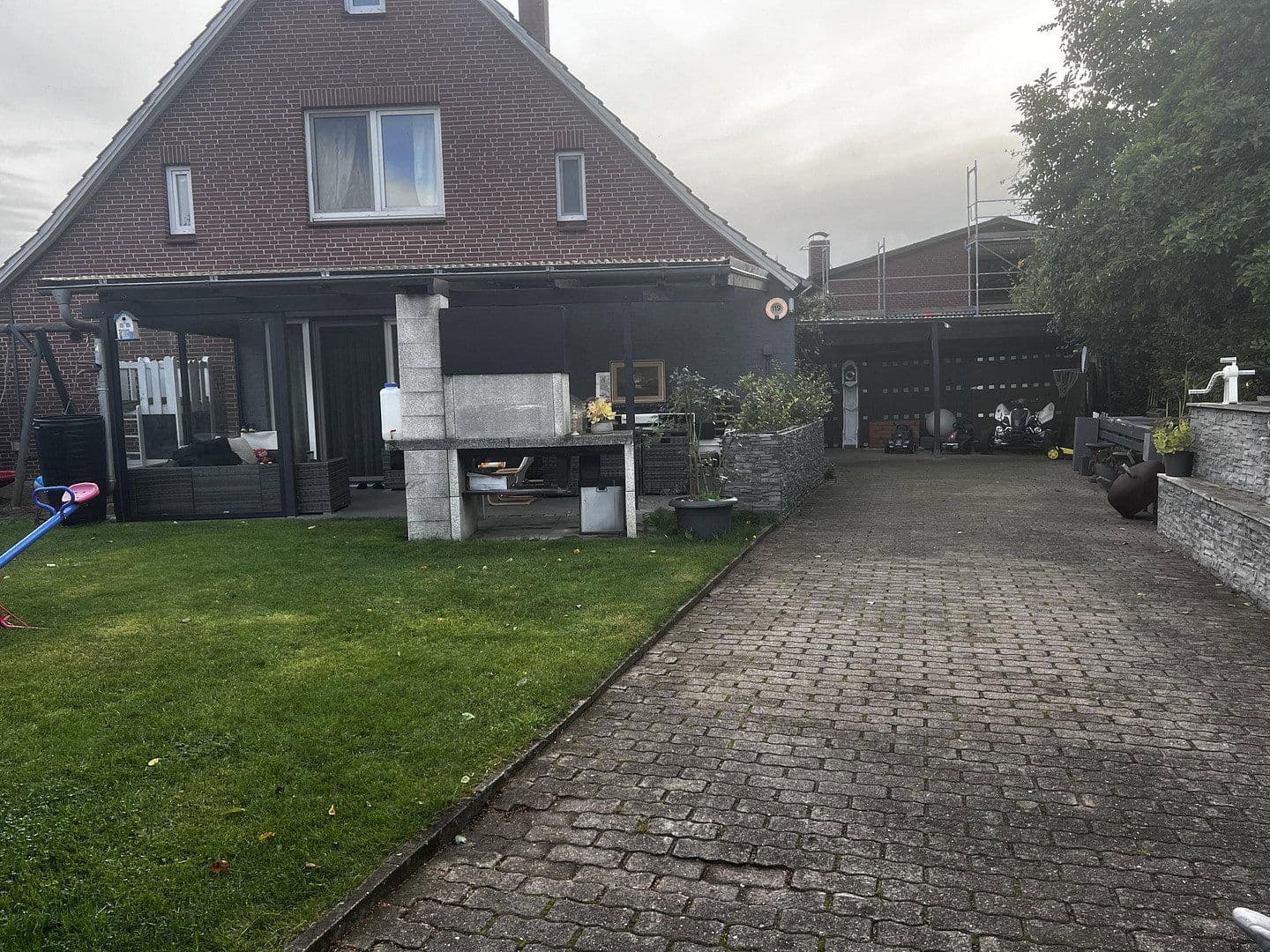 Prodej domu 220 m², pozemek 560 m², Dorfstraße 119, Tangstedt, Šlesvicko-Holštýnsko Prodej domu 220 m², pozemek 560 m², Dorfstraße 119, Tangstedt, Šlesvicko-Holštýnsko