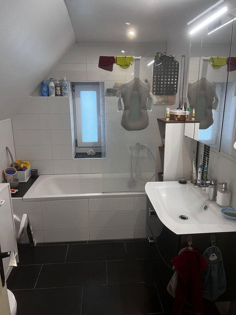 Prodej domu 220 m², pozemek 560 m², Dorfstraße 119, Tangstedt, Šlesvicko-Holštýnsko Prodej domu 220 m², pozemek 560 m², Dorfstraße 119, Tangstedt, Šlesvicko-Holštýnsko