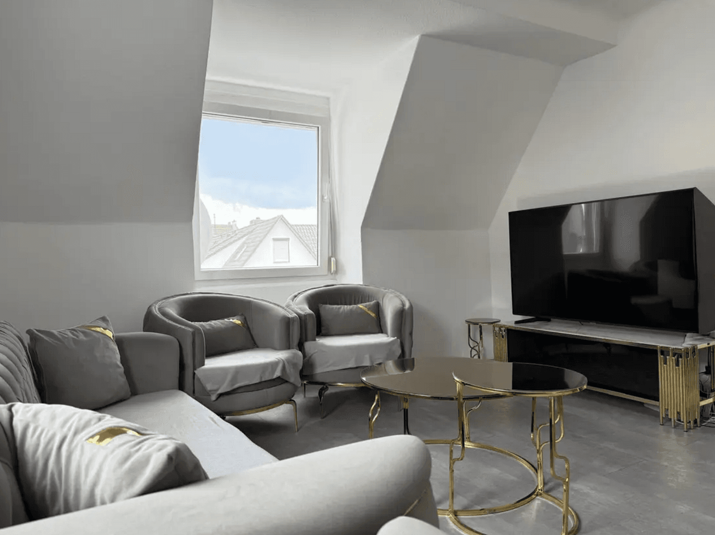Pronájem bytu 3+1 66 m², Halbergstr. 18, Esslingen am Neckar, Bádensko-Württembersko Pronájem bytu 3+1 66 m², Halbergstr. 18, Esslingen am Neckar, Bádensko-Württembersko
