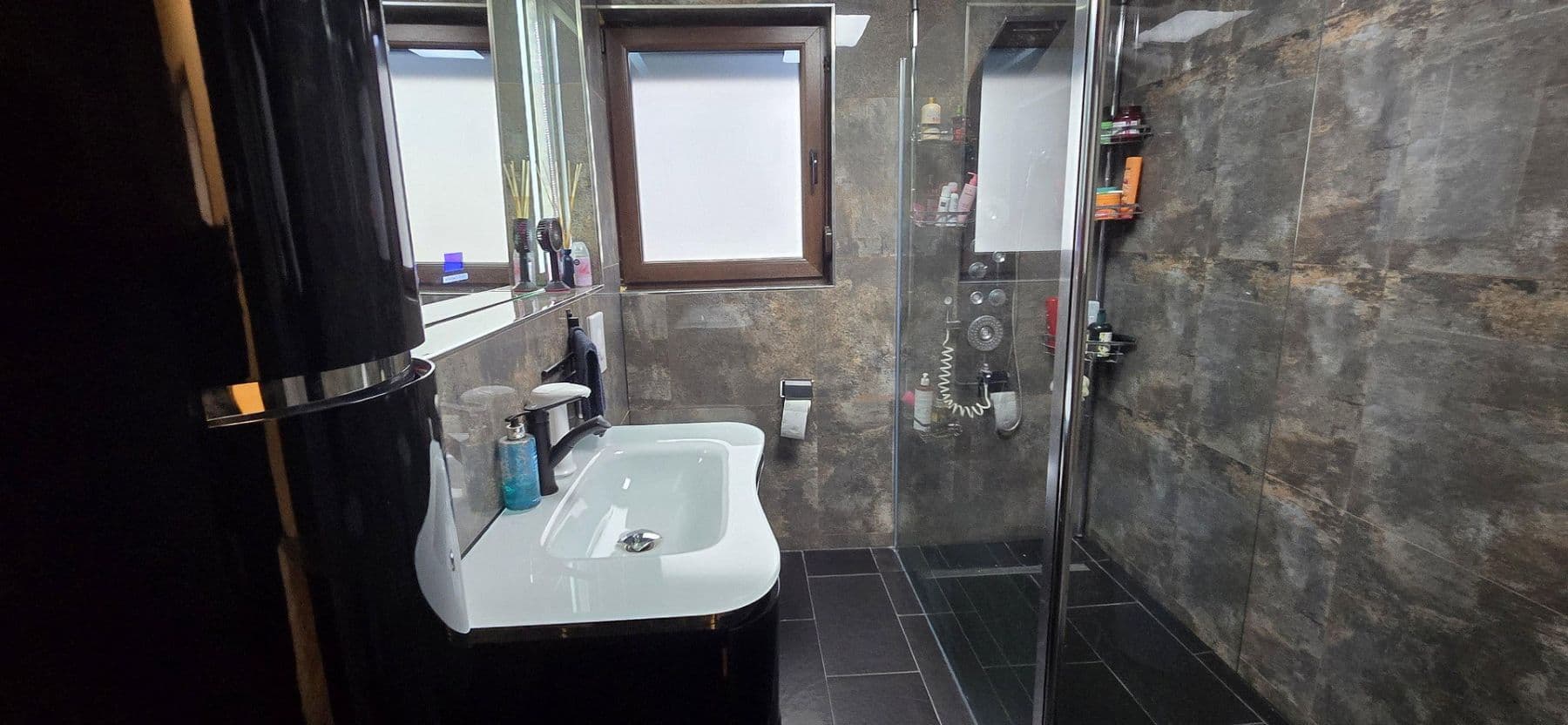 Prodej nebytového prostoru 1.496 m², Leingarten, Bádensko-Württembersko Prodej nebytového prostoru 1.496 m², Leingarten, Bádensko-Württembersko