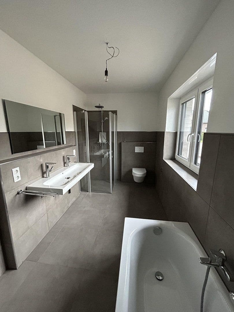 Pronájem domu 128 m², pozemek 330 m², II.Hüllenweg 20 a, Barßel, Dolní Sasko Pronájem domu 128 m², pozemek 330 m², II.Hüllenweg 20 a, Barßel, Dolní Sasko
