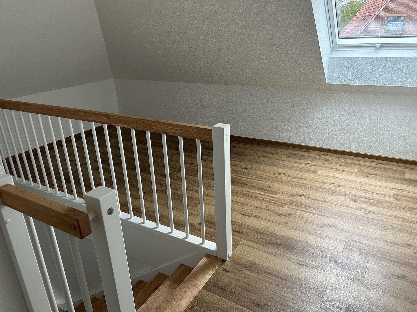 Pronájem domu 128 m², pozemek 330 m², II.Hüllenweg 20 a, Barßel, Dolní Sasko Pronájem domu 128 m², pozemek 330 m², II.Hüllenweg 20 a, Barßel, Dolní Sasko