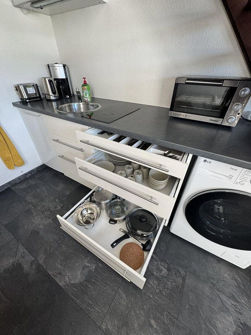 Pronájem bytu 1+1 24 m², Köln, Severní Porýní-Vestfálsko Pronájem bytu 1+1 24 m², Köln, Severní Porýní-Vestfálsko