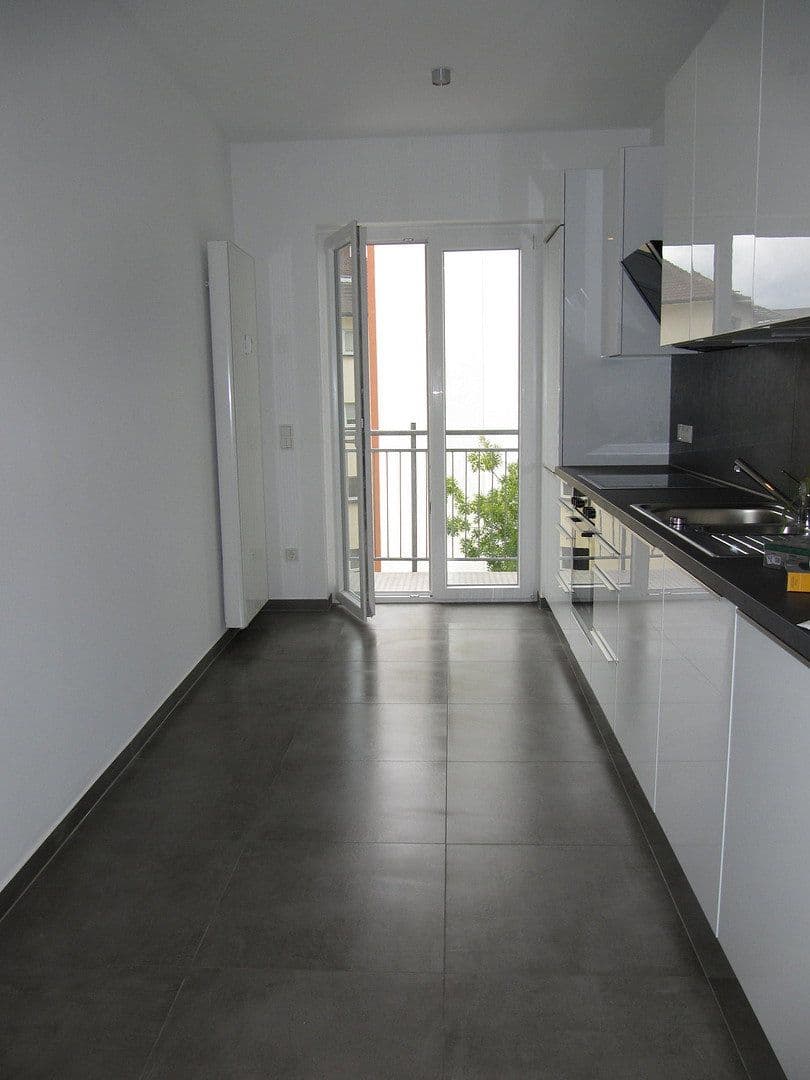 Pronájem bytu 3+1 75 m², Schwarzwaldstr. 4, Mannheim OT Lindenhof, Bádensko-Württembersko Pronájem bytu 3+1 75 m², Schwarzwaldstr. 4, Mannheim OT Lindenhof, Bádensko-Württembersko