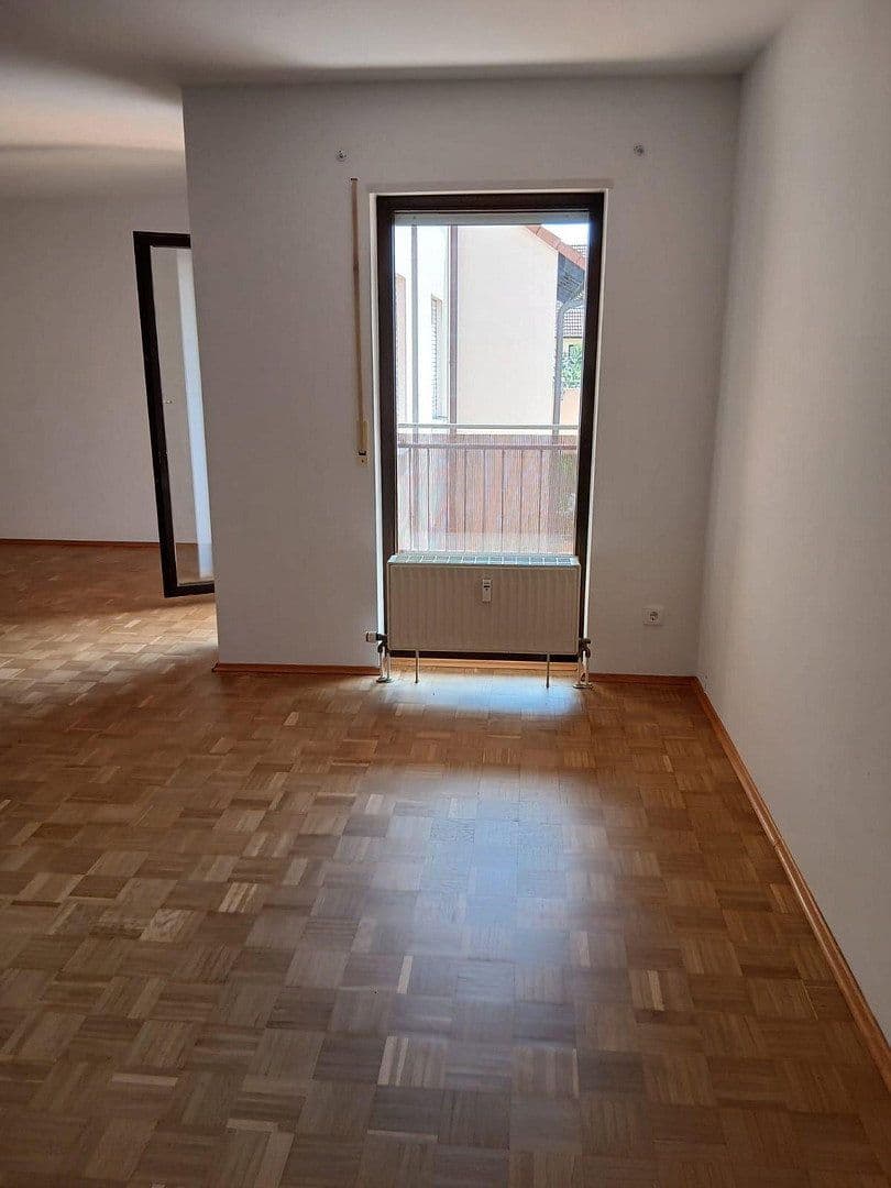 Pronájem bytu 3+1 87 m², Schmitzstr. 5, Mannheim, Bádensko-Württembersko Pronájem bytu 3+1 87 m², Schmitzstr. 5, Mannheim, Bádensko-Württembersko