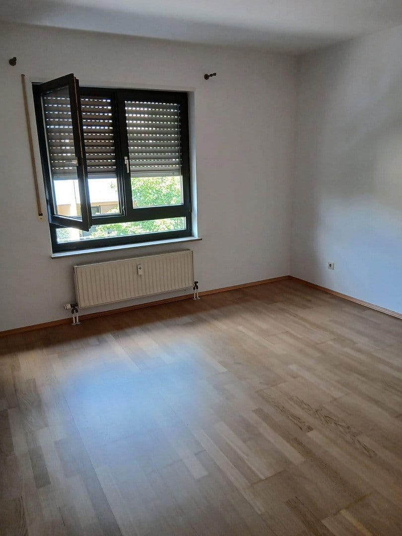Pronájem bytu 3+1 87 m², Schmitzstr. 5, Mannheim, Bádensko-Württembersko Pronájem bytu 3+1 87 m², Schmitzstr. 5, Mannheim, Bádensko-Württembersko