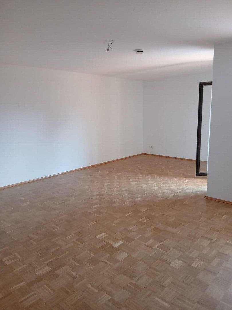Pronájem bytu 3+1 87 m², Schmitzstr. 5, Mannheim, Bádensko-Württembersko Pronájem bytu 3+1 87 m², Schmitzstr. 5, Mannheim, Bádensko-Württembersko