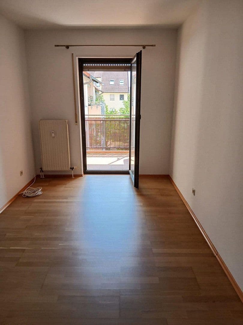 Pronájem bytu 3+1 87 m², Schmitzstr. 5, Mannheim, Bádensko-Württembersko Pronájem bytu 3+1 87 m², Schmitzstr. 5, Mannheim, Bádensko-Württembersko