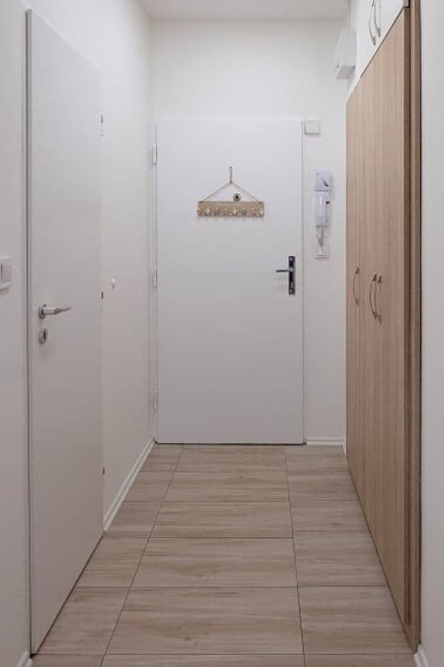 Prodej bytu 1+kk 29 m², Dvorecké náměstí, Praha, Praha Prodej bytu 1+kk 29 m², Dvorecké náměstí, Praha, Praha