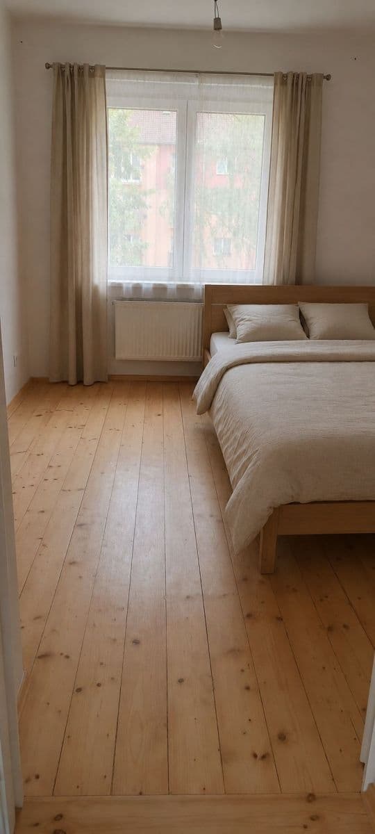 Pronájem bytu 3+kk 77 m², Kpt. Jaroše, Beroun, Středočeský kraj Pronájem bytu 3+kk 77 m², Kpt. Jaroše, Beroun, Středočeský kraj