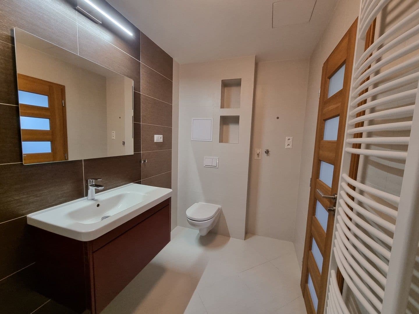 Pronájem bytu 3+kk 54 m², V Honech, Klecany, Středočeský kraj Pronájem bytu 3+kk 54 m², V Honech, Klecany, Středočeský kraj