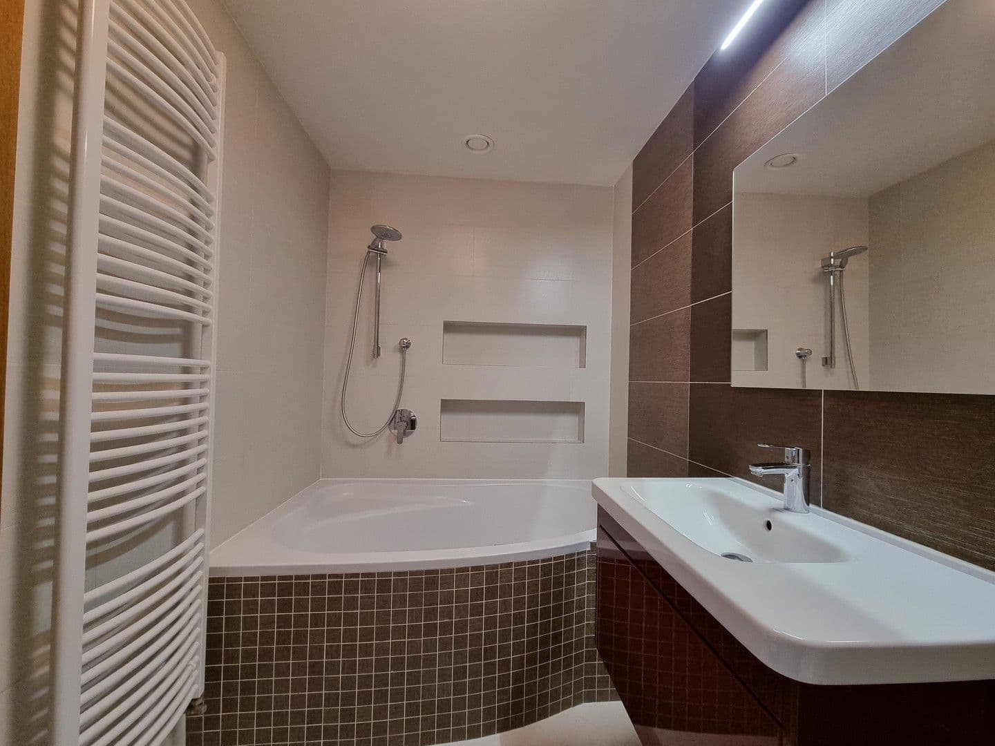 Pronájem bytu 3+kk 54 m², V Honech, Klecany, Středočeský kraj Pronájem bytu 3+kk 54 m², V Honech, Klecany, Středočeský kraj