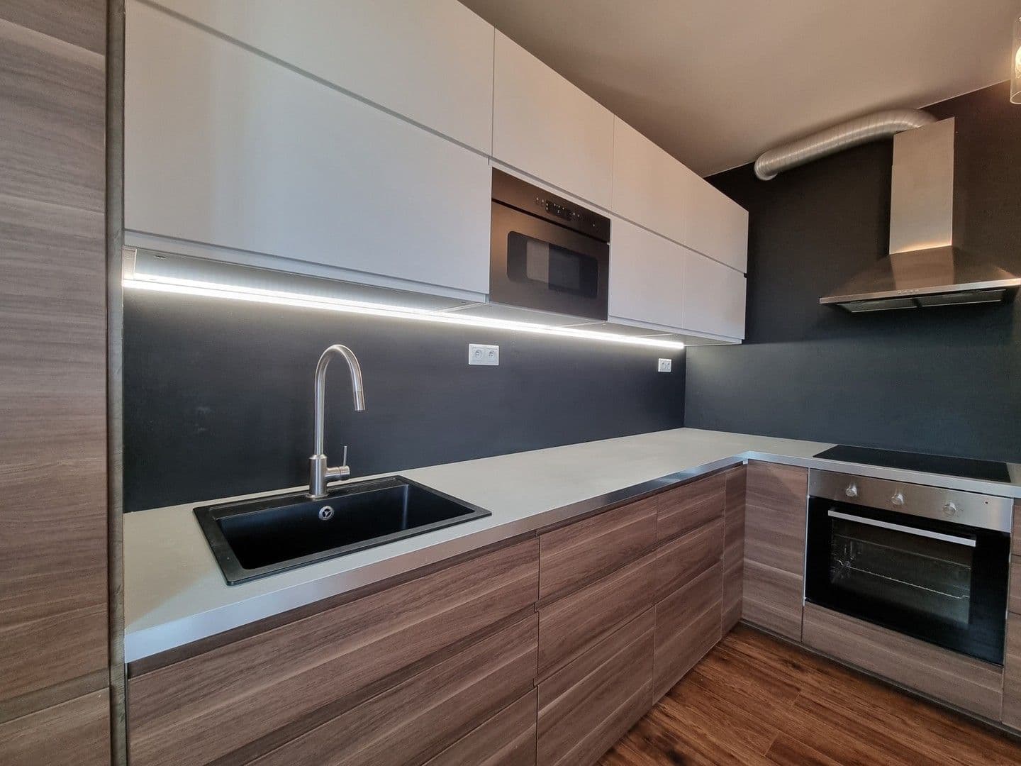 Pronájem bytu 3+kk 54 m², V Honech, Klecany, Středočeský kraj Pronájem bytu 3+kk 54 m², V Honech, Klecany, Středočeský kraj