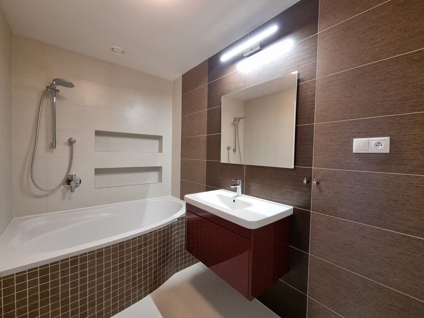 Pronájem bytu 3+kk 54 m², V Honech, Klecany, Středočeský kraj Pronájem bytu 3+kk 54 m², V Honech, Klecany, Středočeský kraj