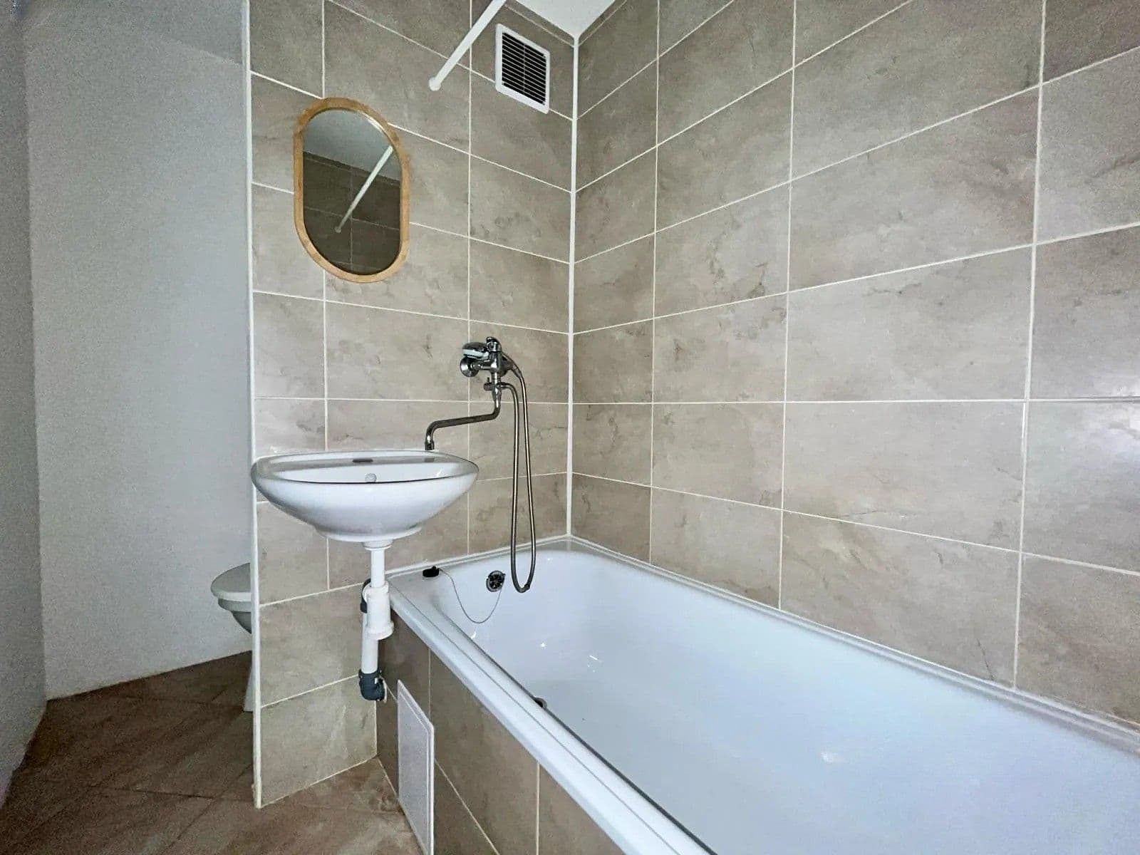 Prodej bytu 1+1 34 m², Bezejmenná, Bílina, Ústecký kraj Prodej bytu 1+1 34 m², Bezejmenná, Bílina, Ústecký kraj
