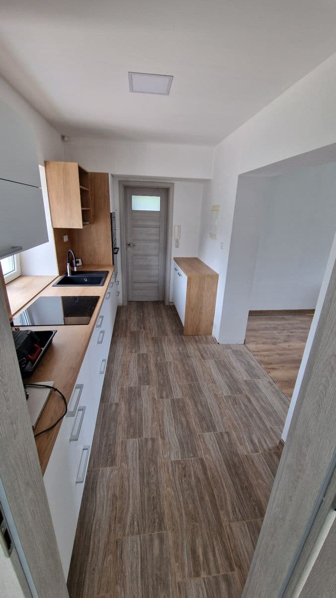 Pronájem bytu 2+kk 69 m², Ostřešany, Pardubický kraj Pronájem bytu 2+kk 69 m², Ostřešany, Pardubický kraj