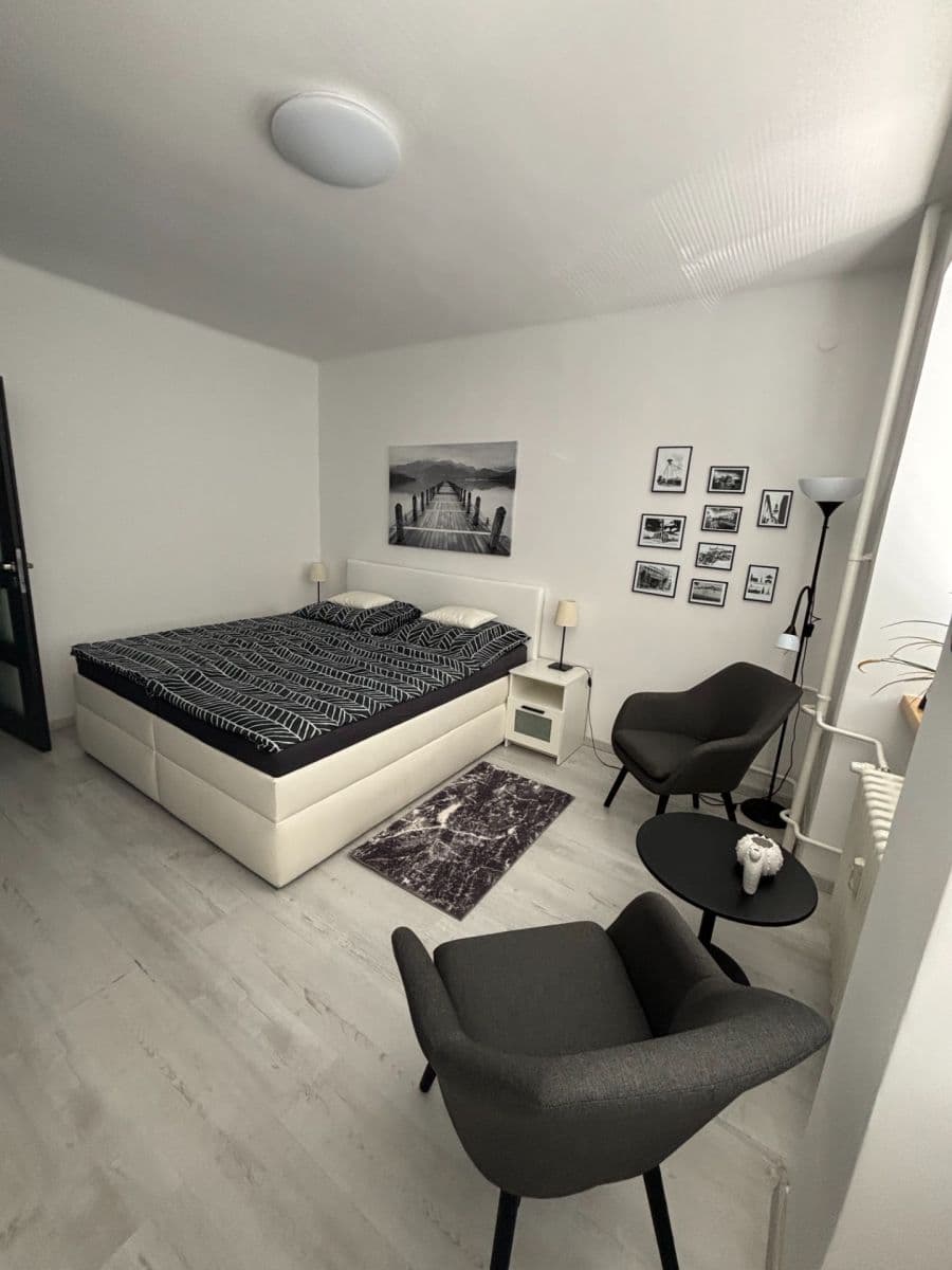 Pronájem bytu 1+1 35 m², Špitálska, Bratislava - mestská časť Staré Mesto, Bratislavský kraj Pronájem bytu 1+1 35 m², Špitálska, Bratislava - mestská časť Staré Mesto, Bratislavský kraj