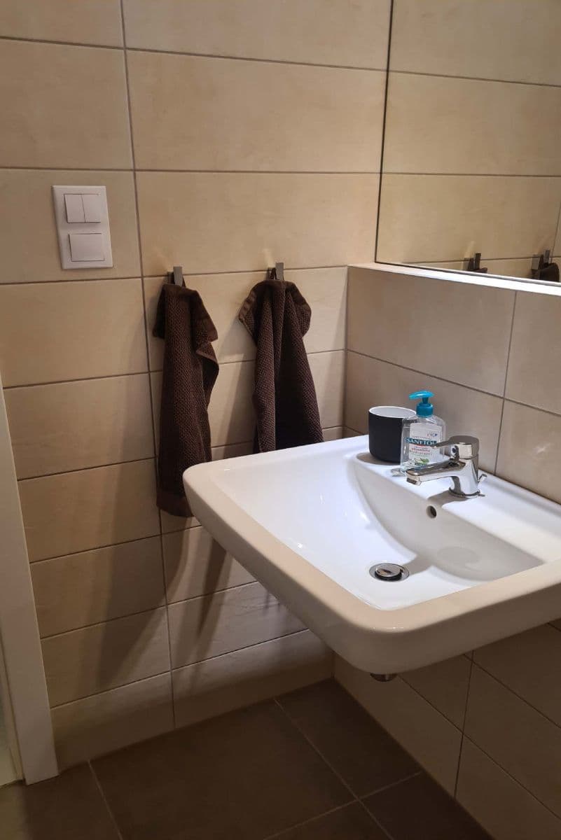 Pronájem bytu 1+kk 35 m², Velvarská, Horoměřice, Středočeský kraj Pronájem bytu 1+kk 35 m², Velvarská, Horoměřice, Středočeský kraj