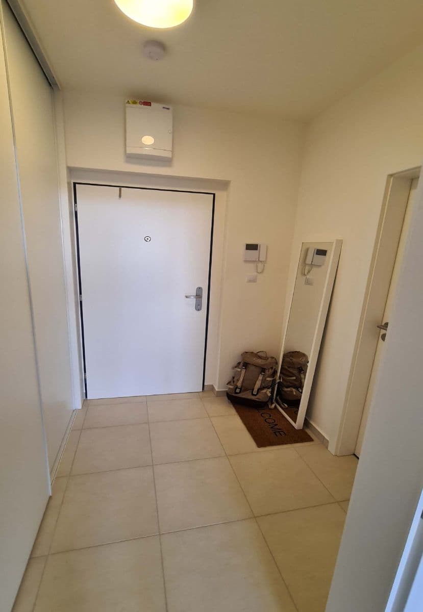 Pronájem bytu 1+kk 35 m², Velvarská, Horoměřice, Středočeský kraj Pronájem bytu 1+kk 35 m², Velvarská, Horoměřice, Středočeský kraj