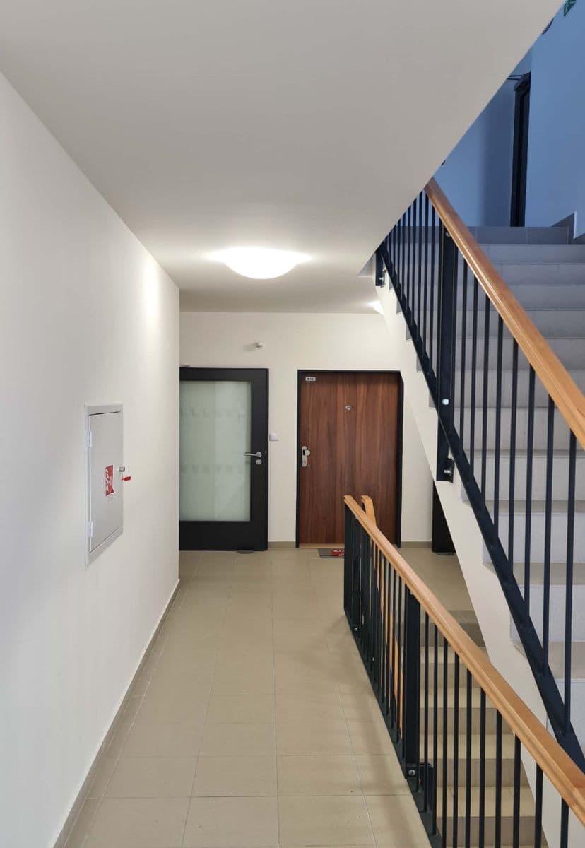 Pronájem bytu 1+kk 35 m², Velvarská, Horoměřice, Středočeský kraj Pronájem bytu 1+kk 35 m², Velvarská, Horoměřice, Středočeský kraj