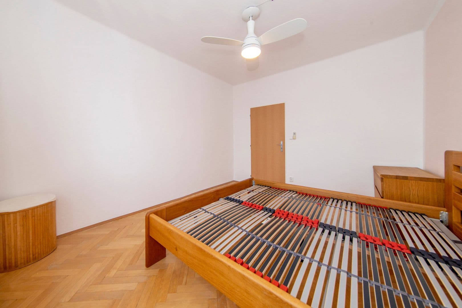 Pronájem bytu 2+1 53 m², Pod Lipami, Praha, Praha Pronájem bytu 2+1 53 m², Pod Lipami, Praha, Praha