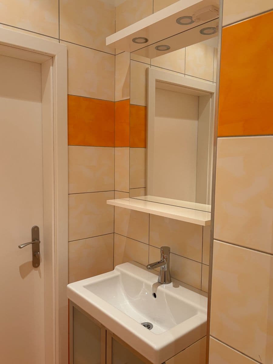 Pronájem bytu 2+kk 44 m², Košická, Praha, Praha Pronájem bytu 2+kk 44 m², Košická, Praha, Praha