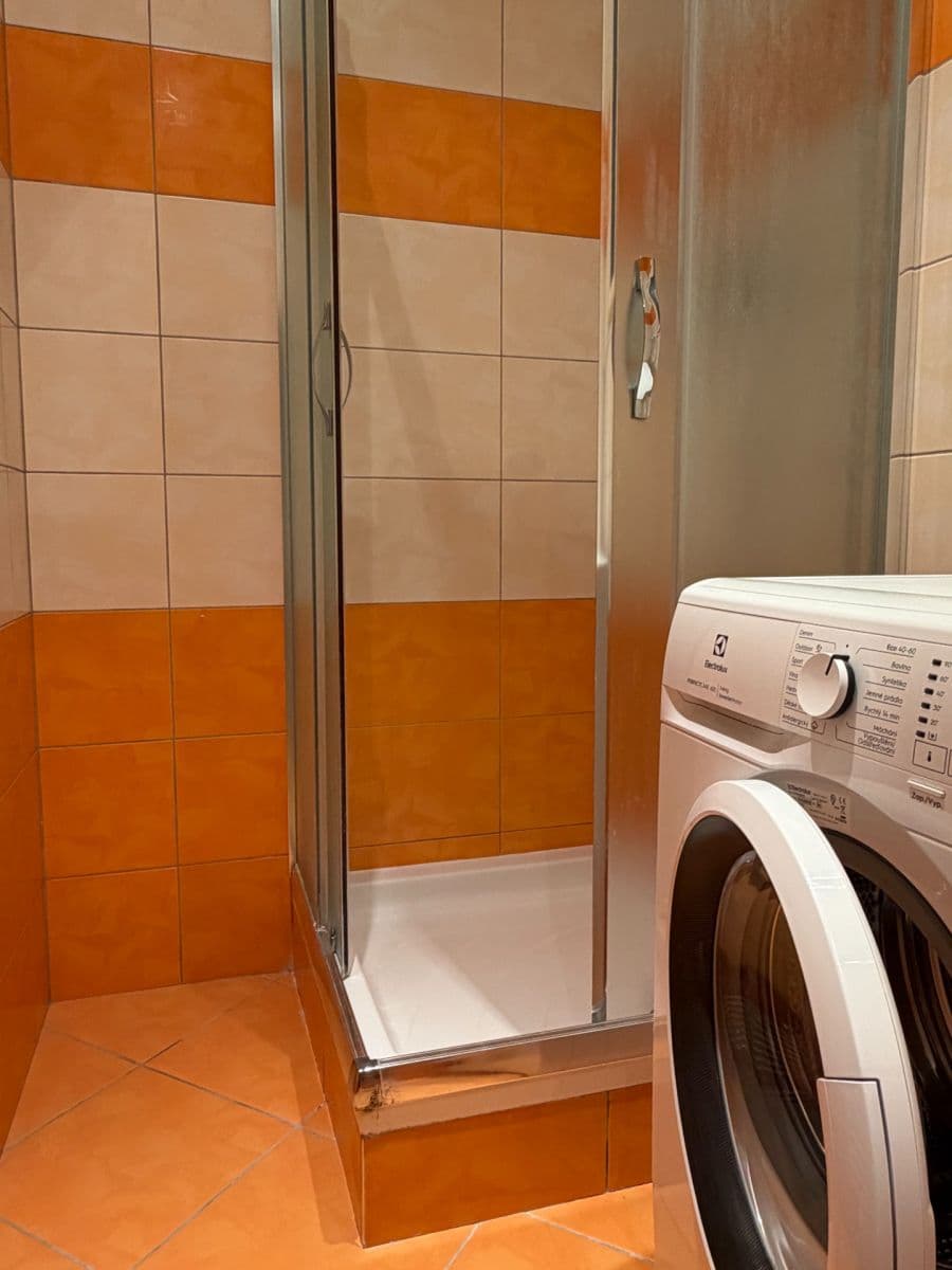 Pronájem bytu 2+kk 44 m², Košická, Praha, Praha Pronájem bytu 2+kk 44 m², Košická, Praha, Praha