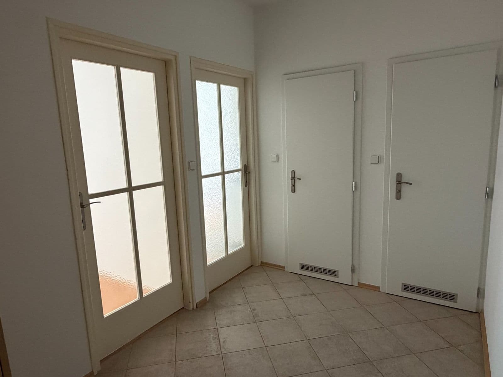 Pronájem bytu 2+kk 44 m², Košická, Praha, Praha Pronájem bytu 2+kk 44 m², Košická, Praha, Praha