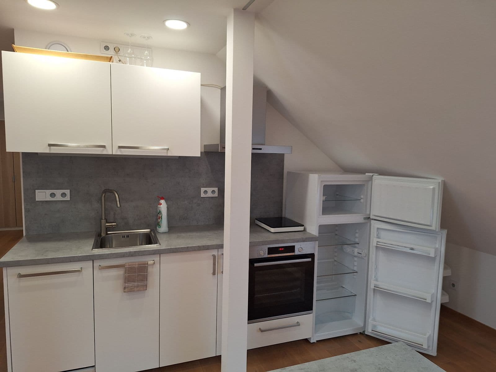 Pronájem bytu 2+kk 72 m², Rektorská, Praha, Praha Pronájem bytu 2+kk 72 m², Rektorská, Praha, Praha