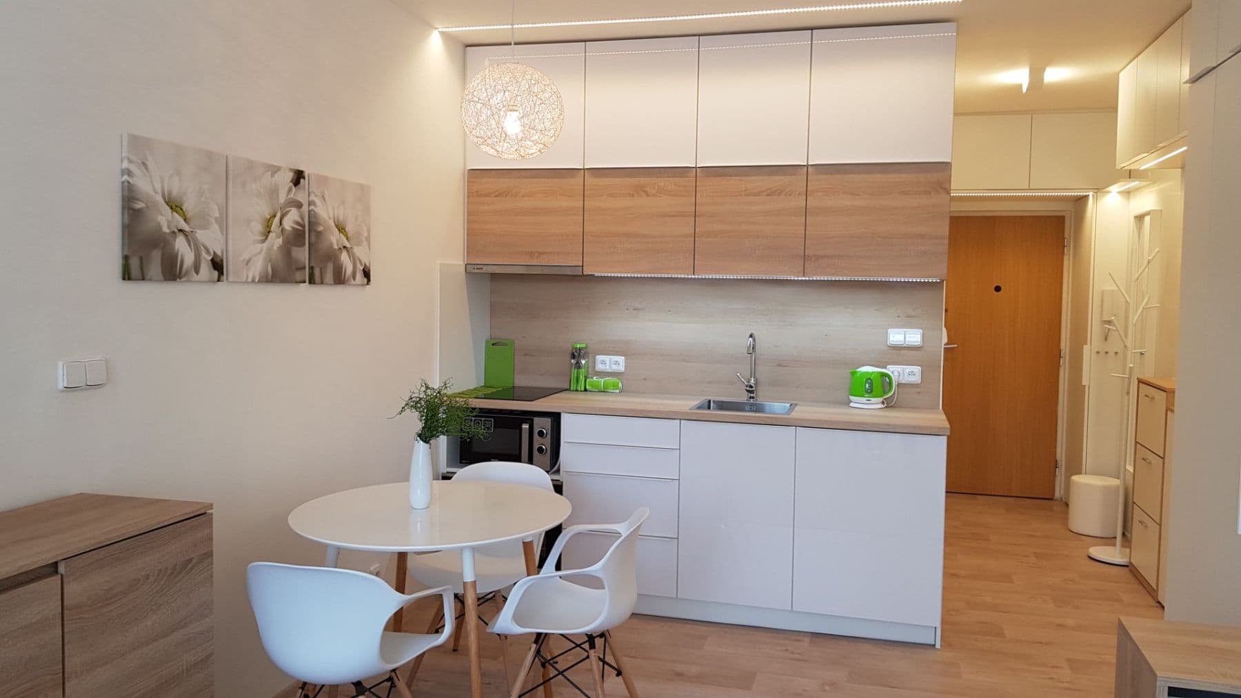 Pronájem bytu 1+kk 35 m², Pod Zámečkem, Hradec Králové, Královéhradecký kraj Pronájem bytu 1+kk 35 m², Pod Zámečkem, Hradec Králové, Královéhradecký kraj