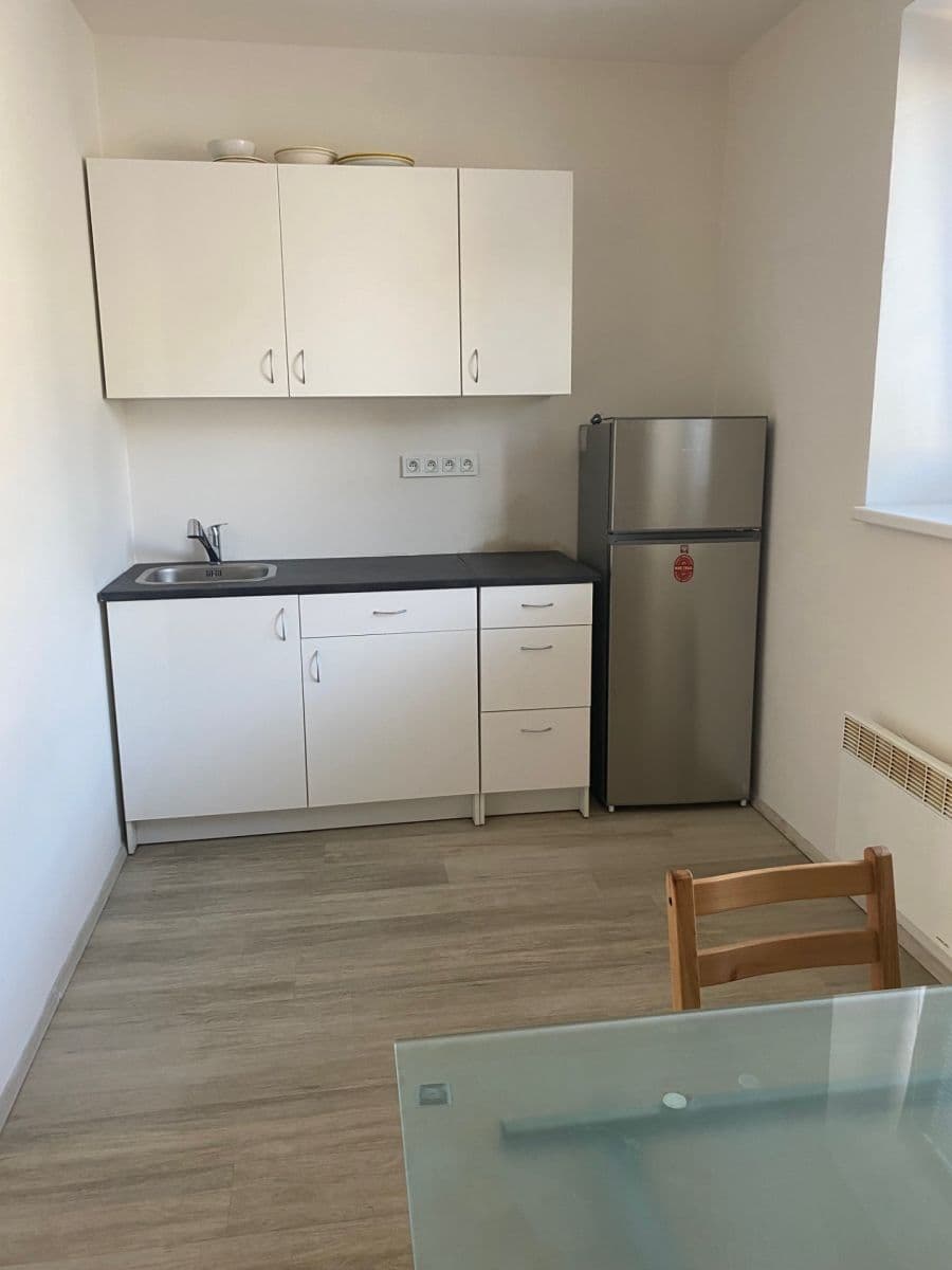 Pronájem bytu 1+1 32 m², Banskobystrická, Brno, Jihomoravský kraj Pronájem bytu 1+1 32 m², Banskobystrická, Brno, Jihomoravský kraj