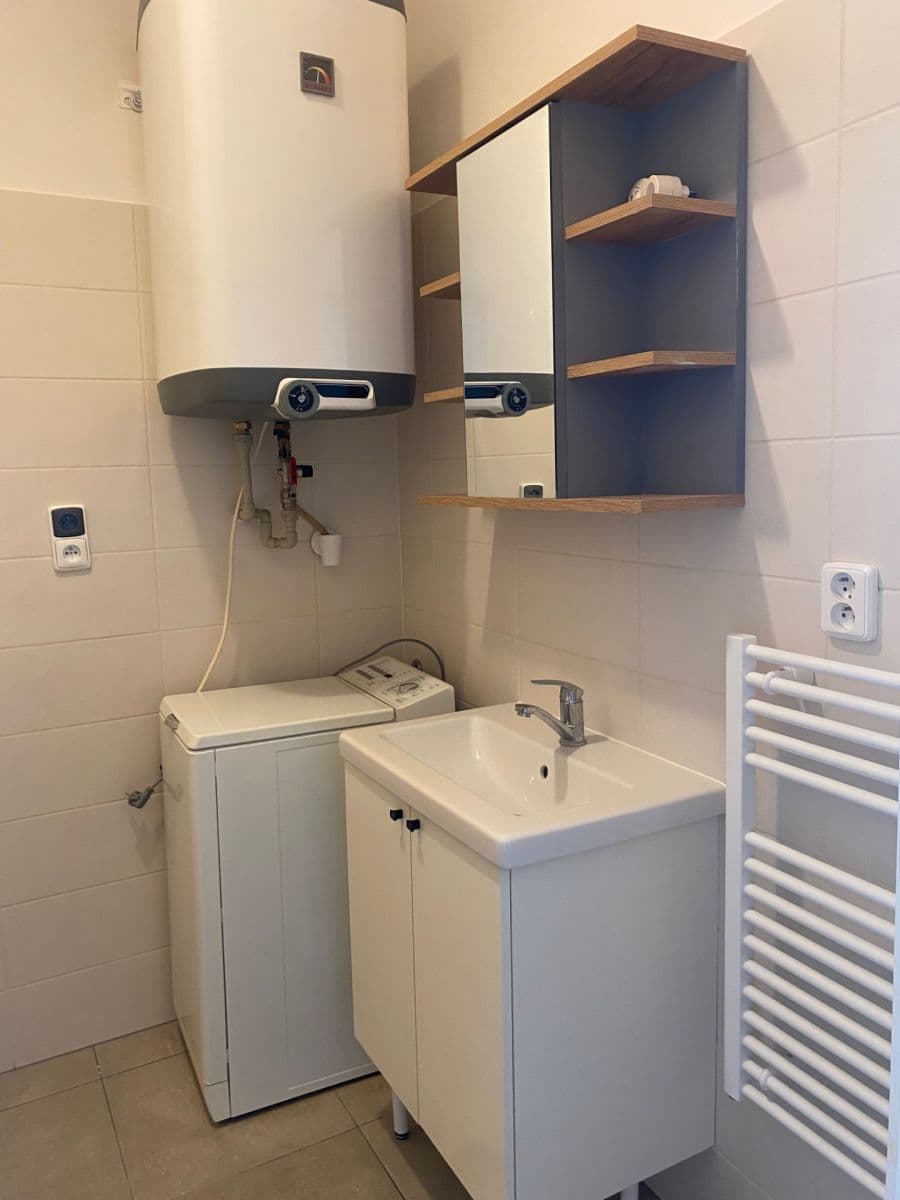 Pronájem bytu 1+1 32 m², Banskobystrická, Brno, Jihomoravský kraj Pronájem bytu 1+1 32 m², Banskobystrická, Brno, Jihomoravský kraj