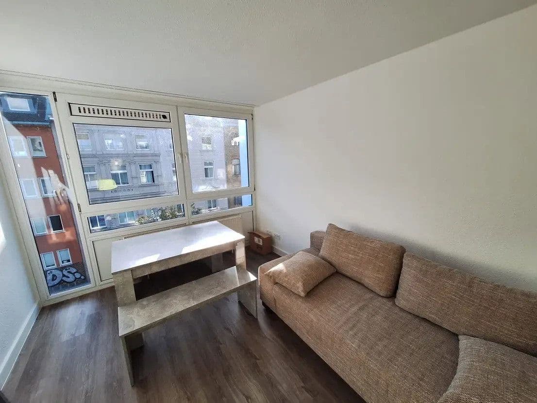 Pronájem bytu 1+1 22 m², Köln, Severní Porýní-Vestfálsko Pronájem bytu 1+1 22 m², Köln, Severní Porýní-Vestfálsko