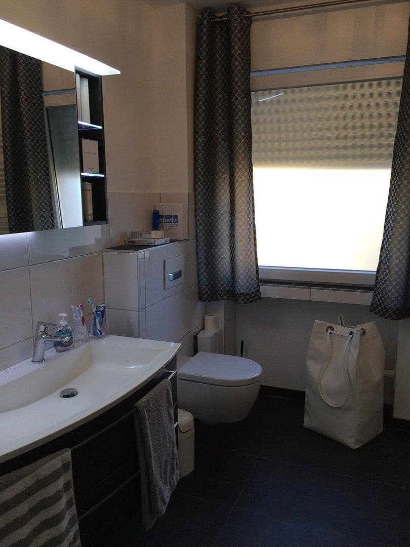 Prodej bytu 3+1 114 m², Essen, Severní Porýní-Vestfálsko Prodej bytu 3+1 114 m², Essen, Severní Porýní-Vestfálsko