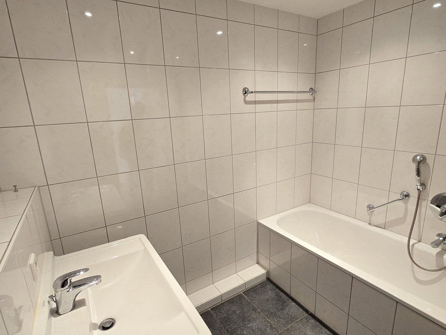 Prodej bytu 5+1 92 m², Schwarzwaldstr. 17, Filderstadt, Bádensko-Württembersko Prodej bytu 5+1 92 m², Schwarzwaldstr. 17, Filderstadt, Bádensko-Württembersko