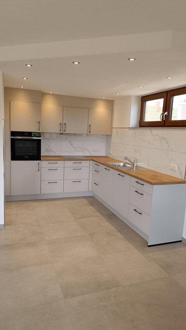 Pronájem bytu 3+1 108 m², Kehl, Bádensko-Württembersko Pronájem bytu 3+1 108 m², Kehl, Bádensko-Württembersko