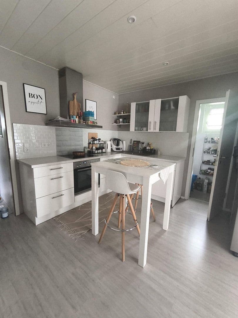Pronájem bytu 4+1 100 m², Weserstraße 29, Rüsselsheim am Main, Hessen Pronájem bytu 4+1 100 m², Weserstraße 29, Rüsselsheim am Main, Hessen