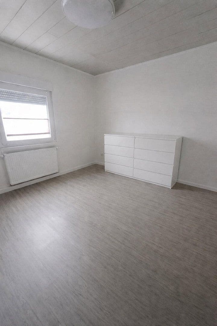 Pronájem bytu 4+1 100 m², Weserstraße 29, Rüsselsheim am Main, Hessen Pronájem bytu 4+1 100 m², Weserstraße 29, Rüsselsheim am Main, Hessen
