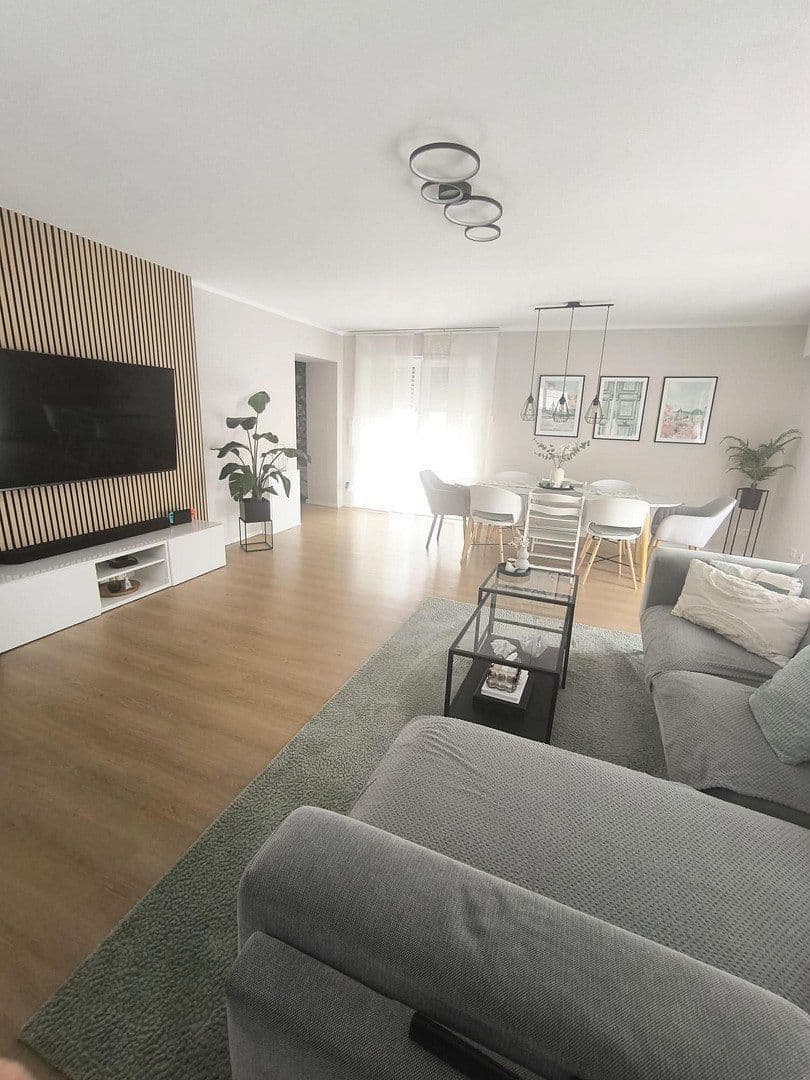 Pronájem bytu 4+1 100 m², Weserstraße 29, Rüsselsheim am Main, Hessen Pronájem bytu 4+1 100 m², Weserstraße 29, Rüsselsheim am Main, Hessen