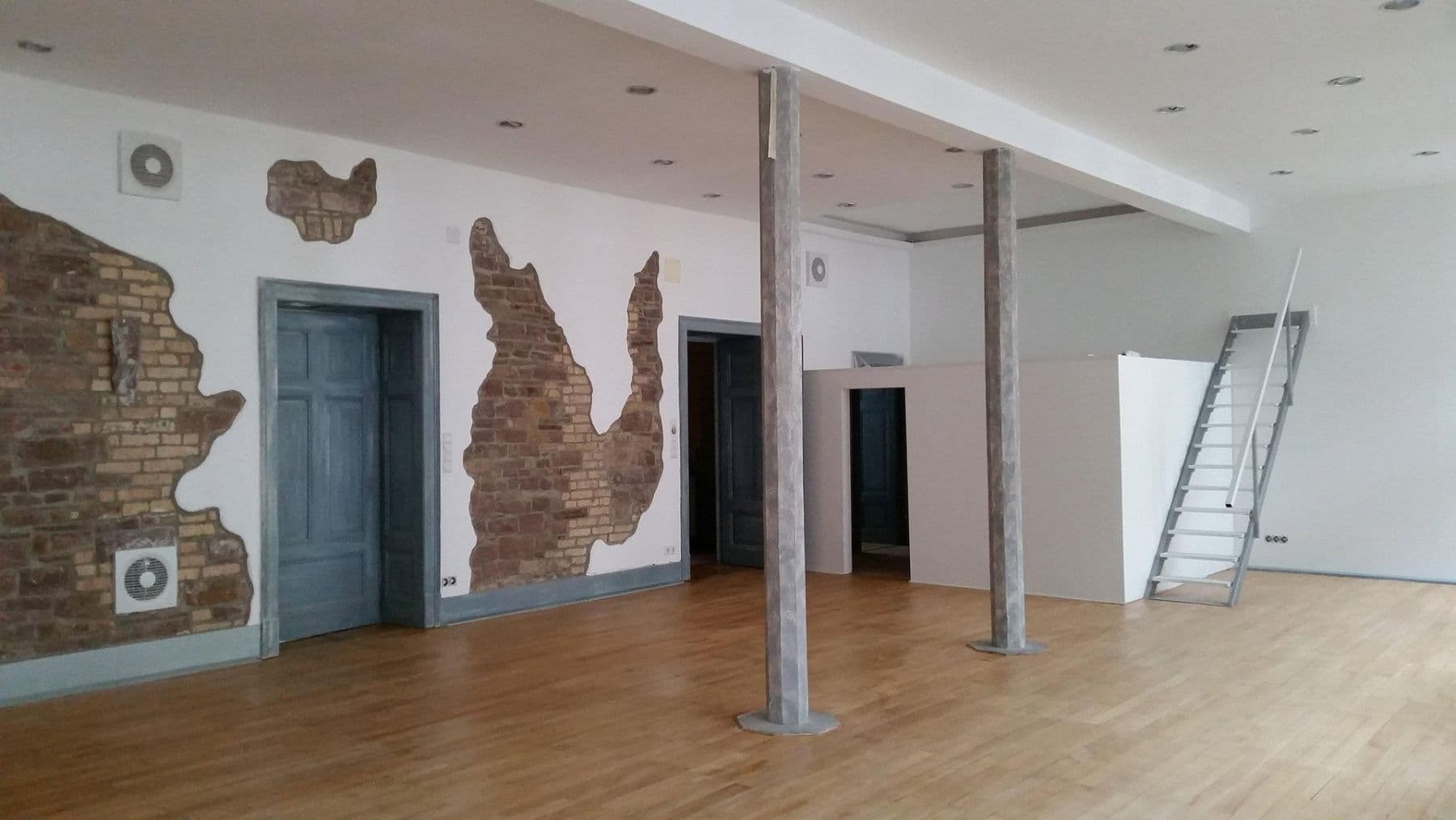 Pronájem bytu 2+1 145 m², Karlsruhe, Bádensko-Württembersko Pronájem bytu 2+1 145 m², Karlsruhe, Bádensko-Württembersko