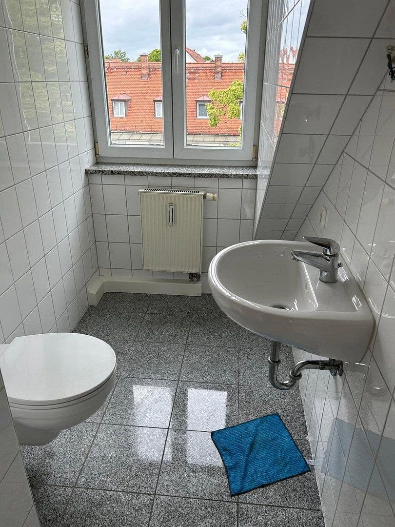 Pronájem bytu 3+1 86 m², Einhornalle 41, München, Bavorsko Pronájem bytu 3+1 86 m², Einhornalle 41, München, Bavorsko