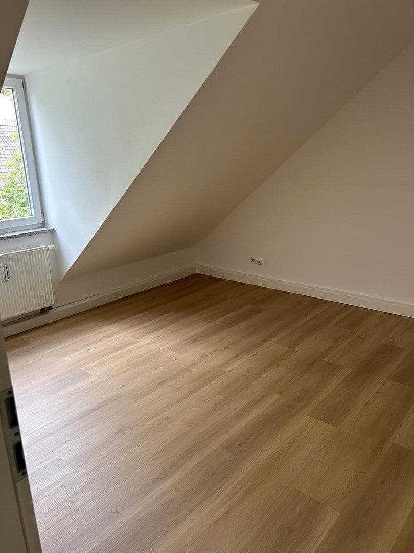 Pronájem bytu 3+1 86 m², Einhornalle 41, München, Bavorsko Pronájem bytu 3+1 86 m², Einhornalle 41, München, Bavorsko